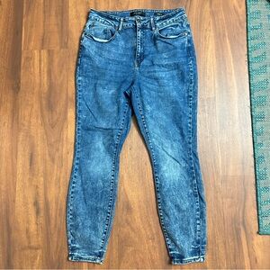 Judy Blue acid-wash skinny fit jeans.
